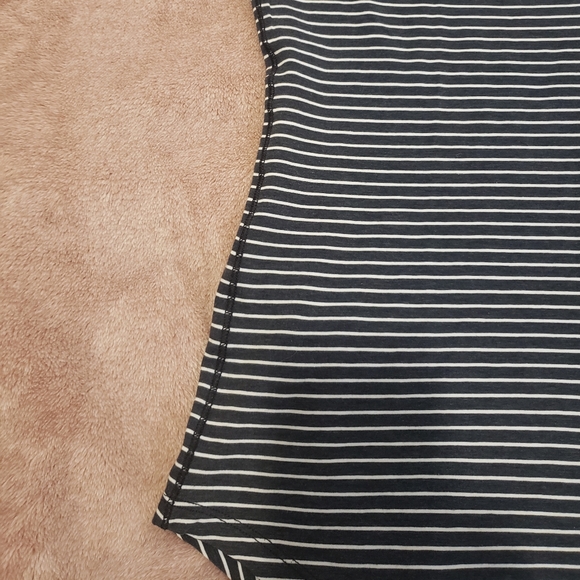 Lululemon Stripped V - Neck T - Shirt - Picture 6 of 7